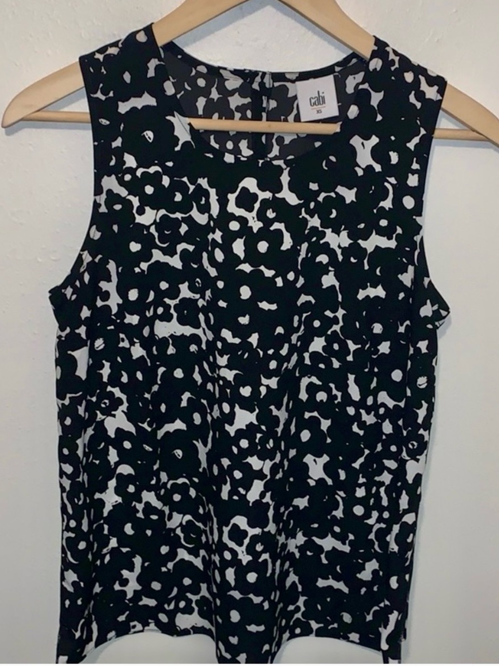 CAbi Dixon Tank Womens XS Black White Floral Silky Blouse Style 5353 NWOT